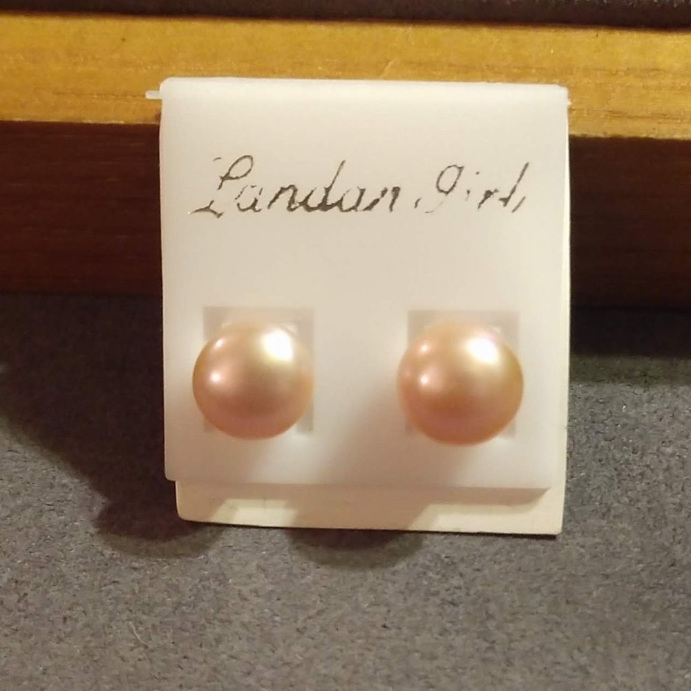 Vintage London Girl Pearl Earrings